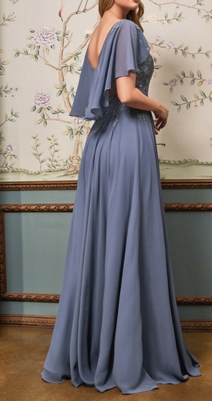 Formal dress - Picture 3 of 9